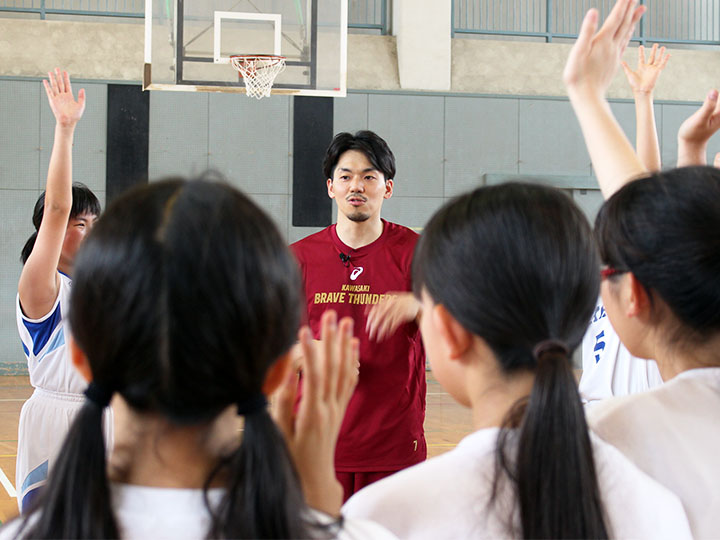 B Leagueスタンプが夢をかなえます 中学校の女子バスケ部を篠山竜青が熱血指導 バスケット カウント Basket Count
