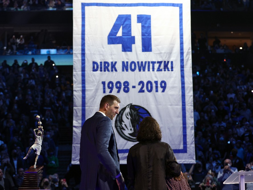 マーベリックス一筋でNBAキャリアを全うしたダーク・ノビツキー、永久欠番式典で「心の底から感謝している」と語る