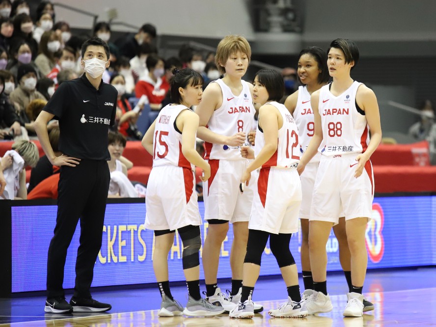 女子日本代表を大逆転勝利に導いた恩塚亨ヘッドコーチ「最後まで高いエネルギーでプレーできたことを誇りに思います」