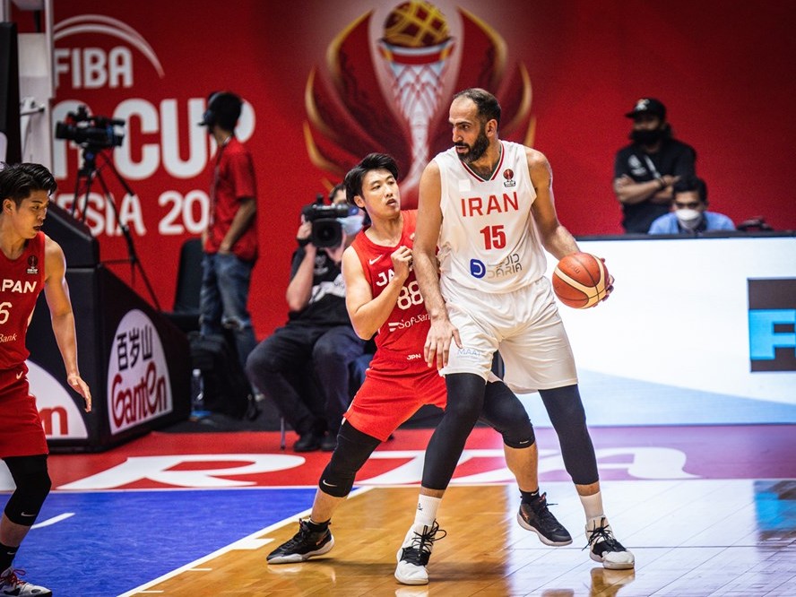 バスケ日本代表は格上のイランに敗れ『アジアカップ』で初黒星も、グループ2位で決勝トーナメント進出