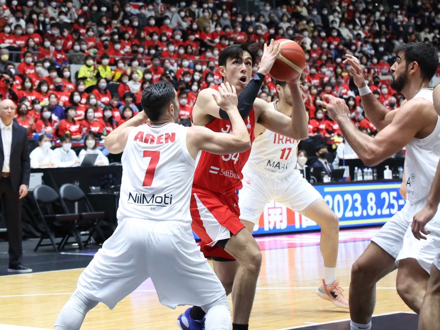 イランを相手にリバウンドで躍動したバスケ男子日本代表の渡邉飛勇「僕はクイックネスが持ち味のビッグマン」